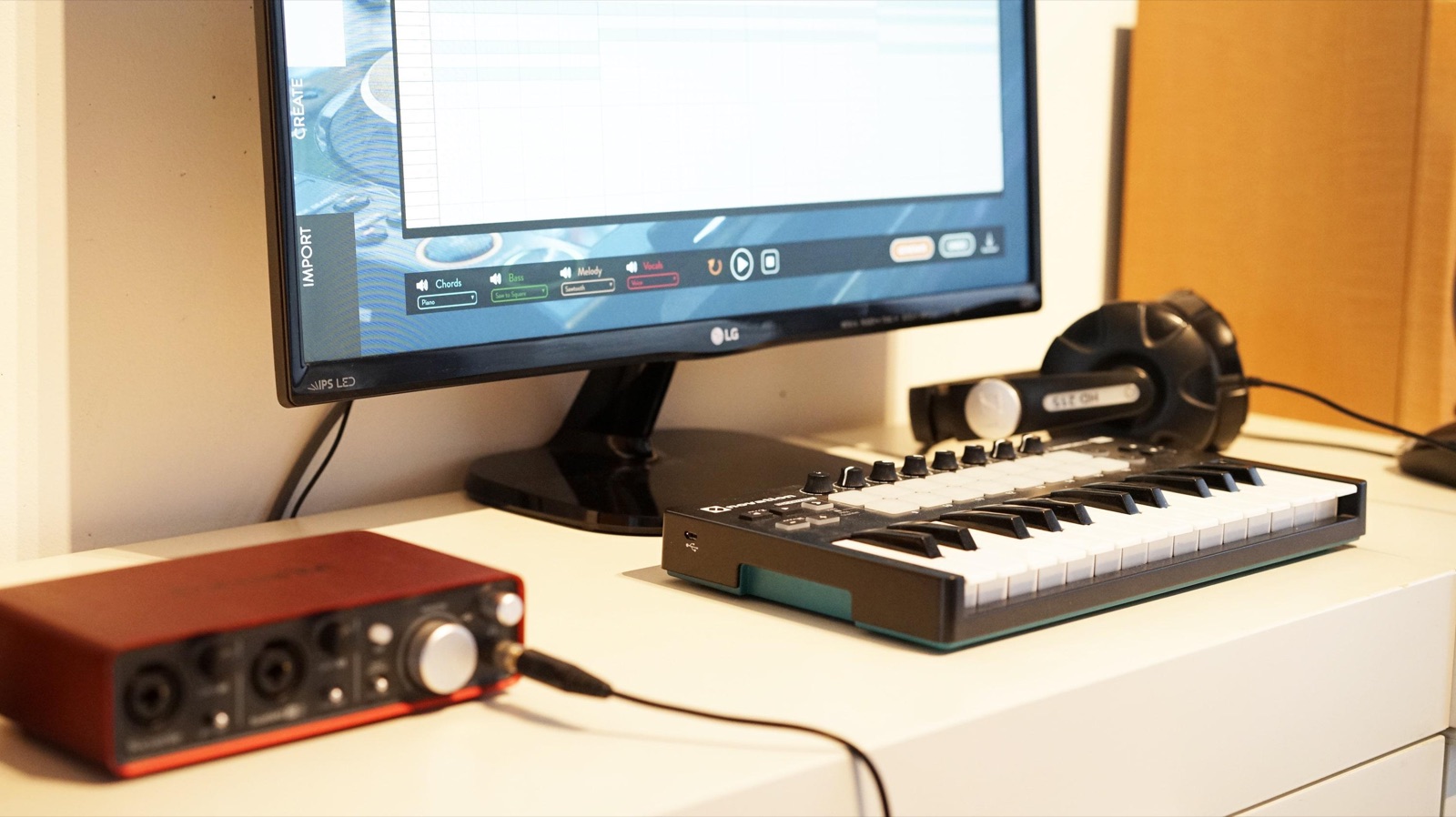 JudgeMySound editor on a monitor next to a MIDI keyboard